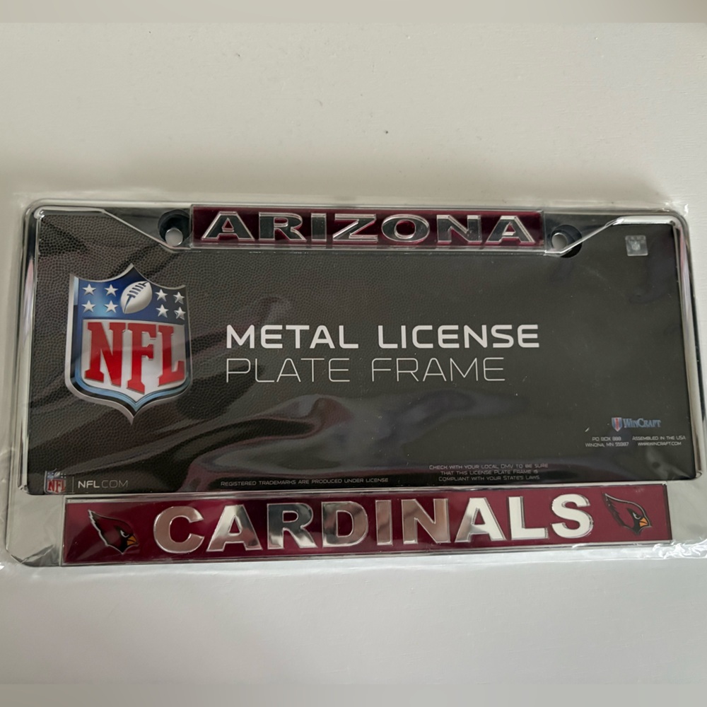✨ SALE ✨ MUST GO ✨ NWT NFL Arizona cardinals car liscense plate frame